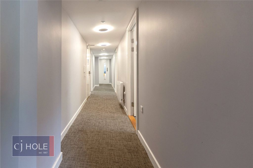 4 bed flat to rentCheswick Campus, The Square, Long Down Avenue, Bristol BS16 photo 3