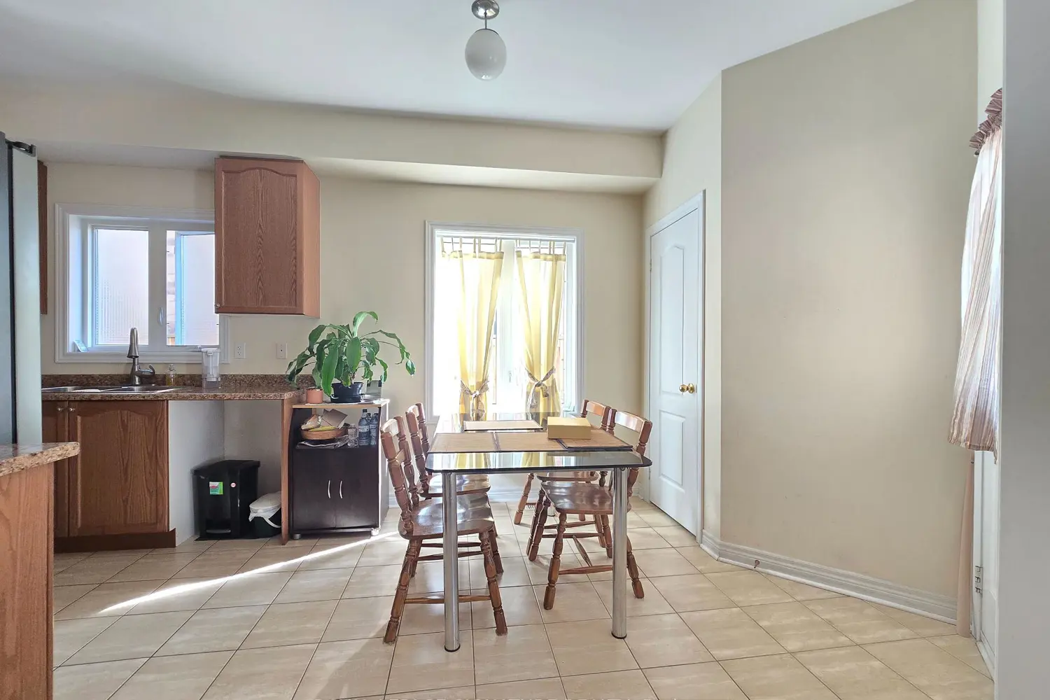 Additional image 3 of 2480 Earl Grey Avenue