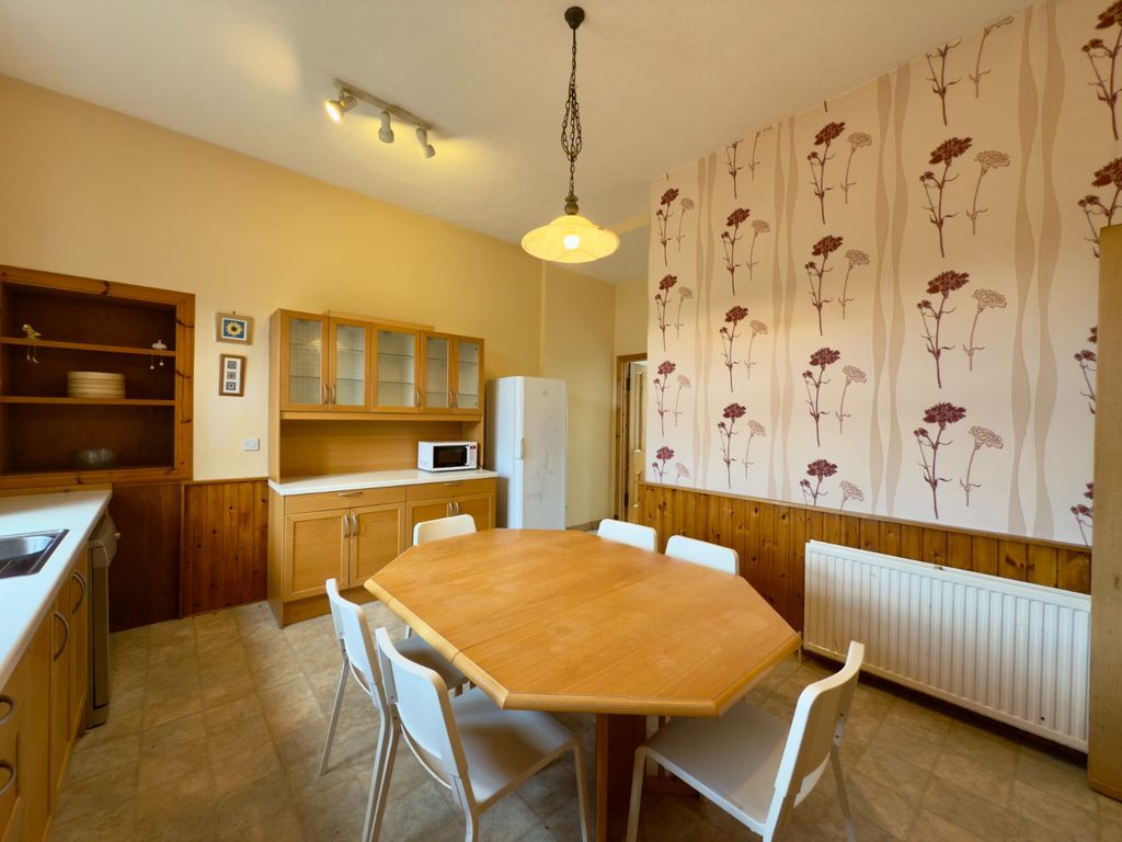 Additional image 8 of 4 bed flat to rentRoyal Crescent, Dunoon, Argyll & Bute PA23