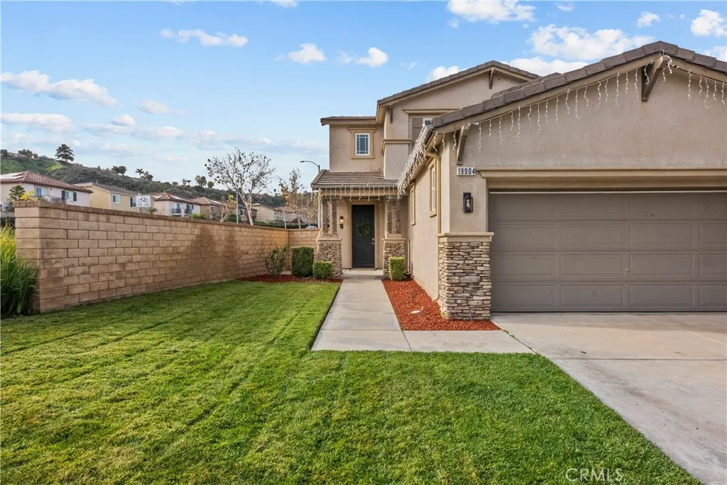 19904 Holly Drive, Saugus, CA 91350