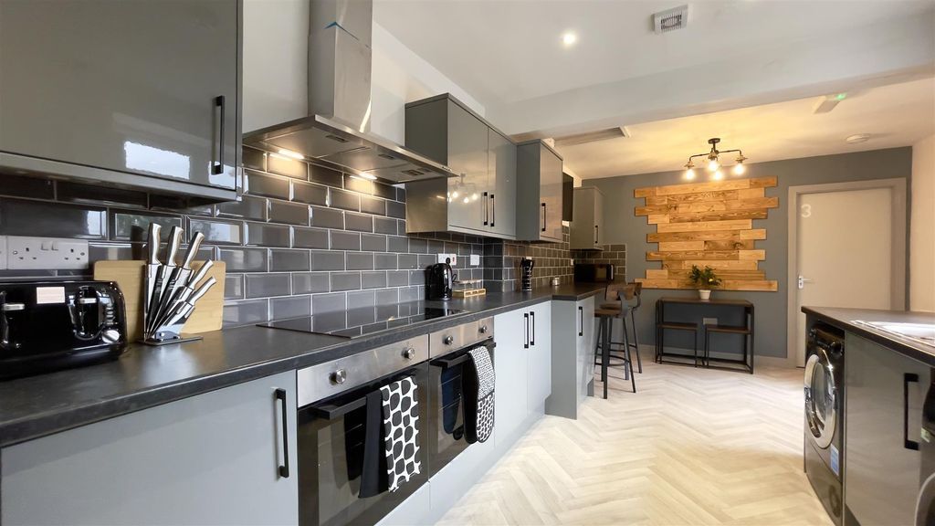 Additional image 3 of 6 bed terraced house to rentHanover Street, Newcastle ST5