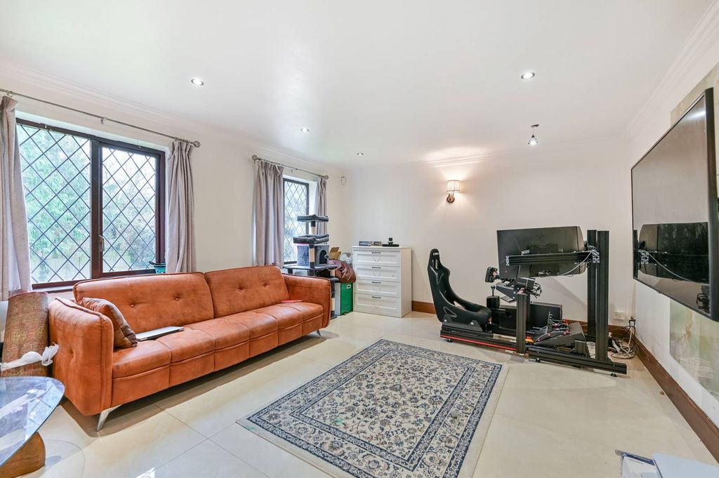 Additional image 4 of 5 bed detached house to rentThe Fisheries, Bray, Maidenhead SL6