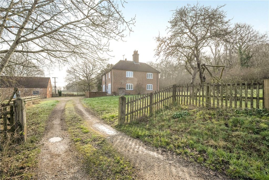 Additional image 2 of 4 bed detached house to rentThe Slade, Bucklebury, Berkshire RG7