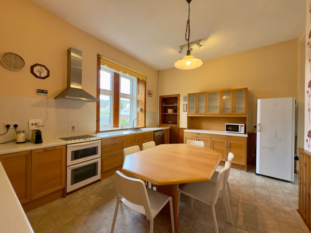 Additional image 5 of 4 bed flat to rentRoyal Crescent, Dunoon, Argyll & Bute PA23