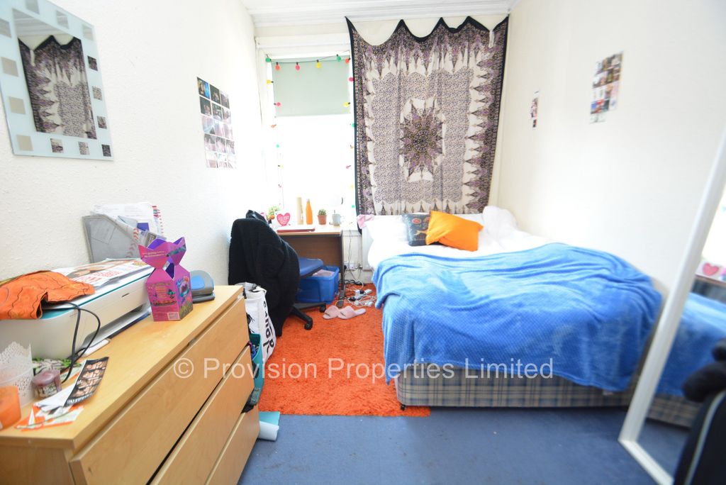 Additional image 5 of 8 bed terraced house to rentChestnut Avenue, Hyde Park, Leeds LS6