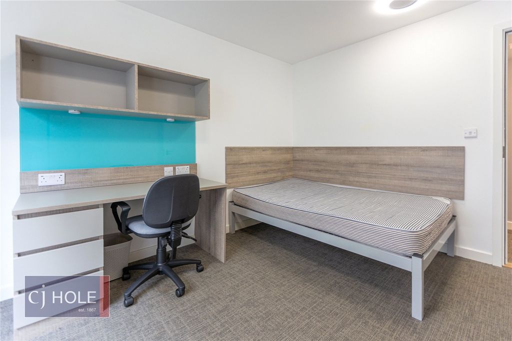 4 bed flat to rentCheswick Campus, The Square, Long Down Avenue, Bristol BS16 photo 4