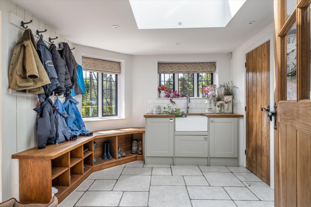 Additional image 9 of 6 bed detached house to rentHalfpenny Lane, Guildford, Surrey GU4