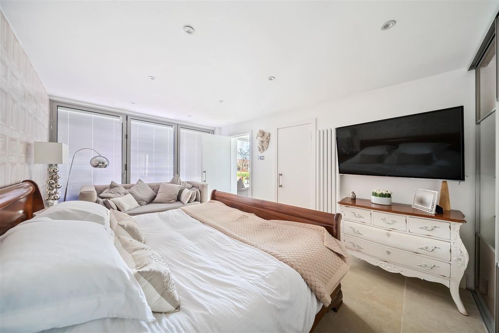 Additional image 23 of 6 bed detached house to rentPelhams Walk, Esher KT10