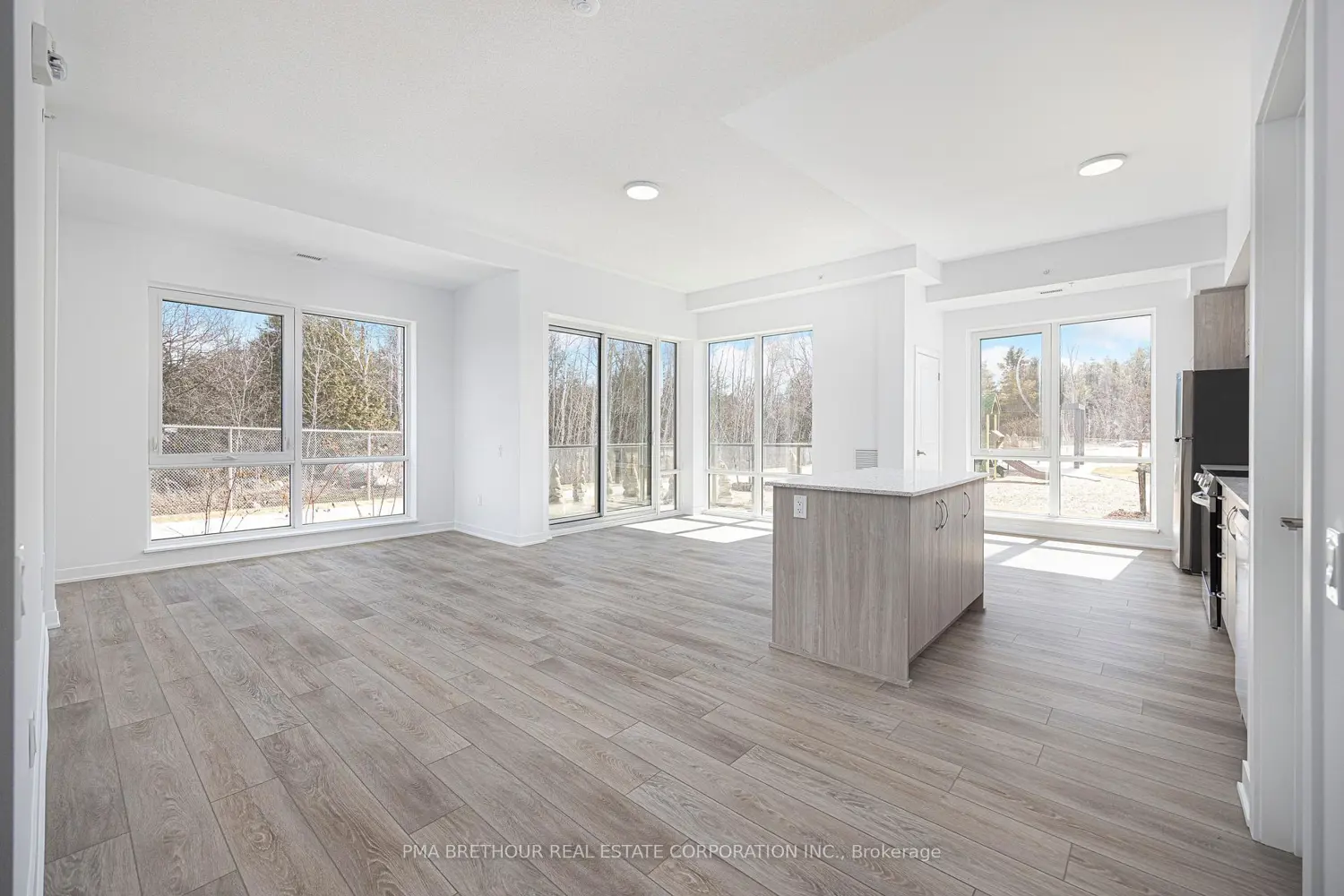 Additional image 2 of 385 Arctic Red Drive 105