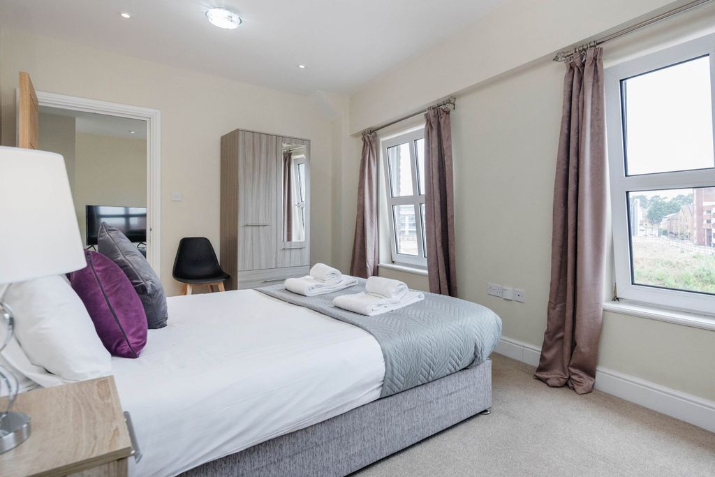 Additional image 5 of 2 bed flat to rentQueen Street, Maidenhead SL6