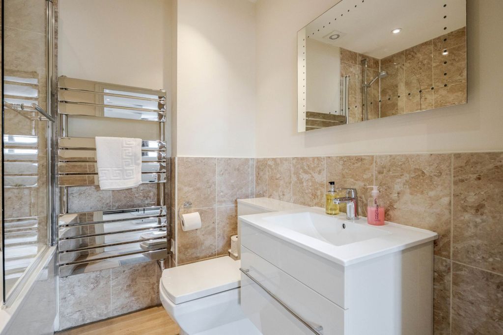 Additional image 2 of 1 bed flat to rentQueen Street, Maidenhead SL6