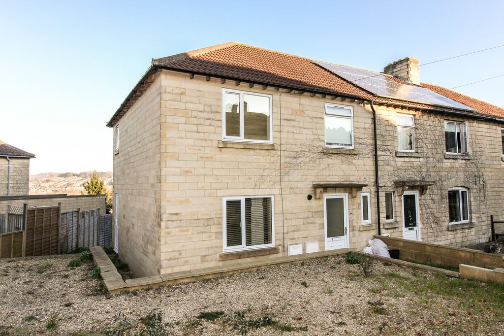 4 bed semi-detached house to rentCedar Grove, The Oval, Bath BA2