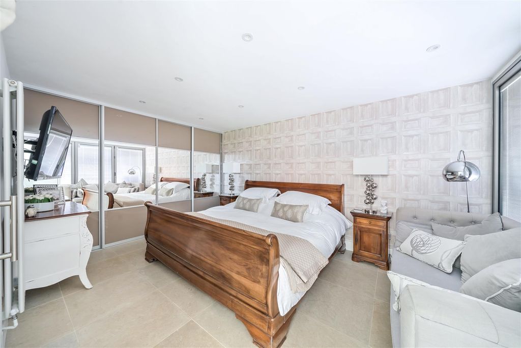 Additional image 22 of 6 bed detached house to rentPelhams Walk, Esher KT10