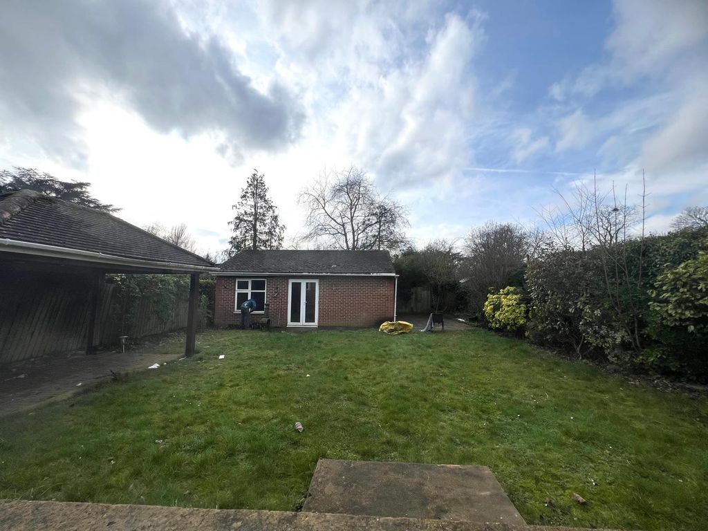 Additional image 7 of 10 bed detached house to rentSomerset Way, Iver SL0