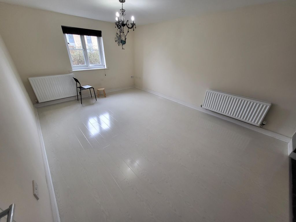 2 bed flat to rentEast Fields Road, Bristol BS16 photo 3