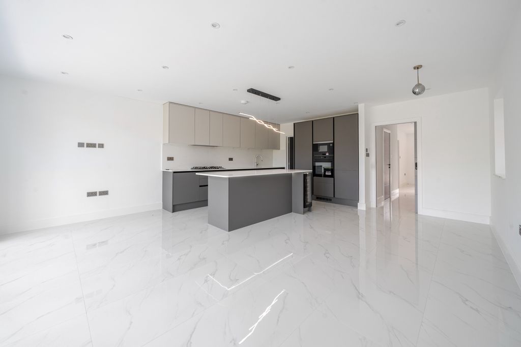 Additional image 2 of 1 bed flat to rentCourthouse Road, Maidenhead SL6