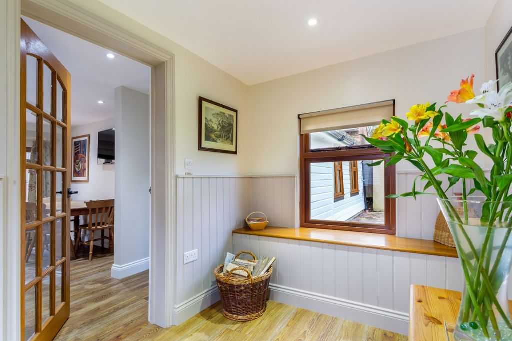 Additional image 3 of 2 bed cottage to rentKerves Lane, Horsham RH13