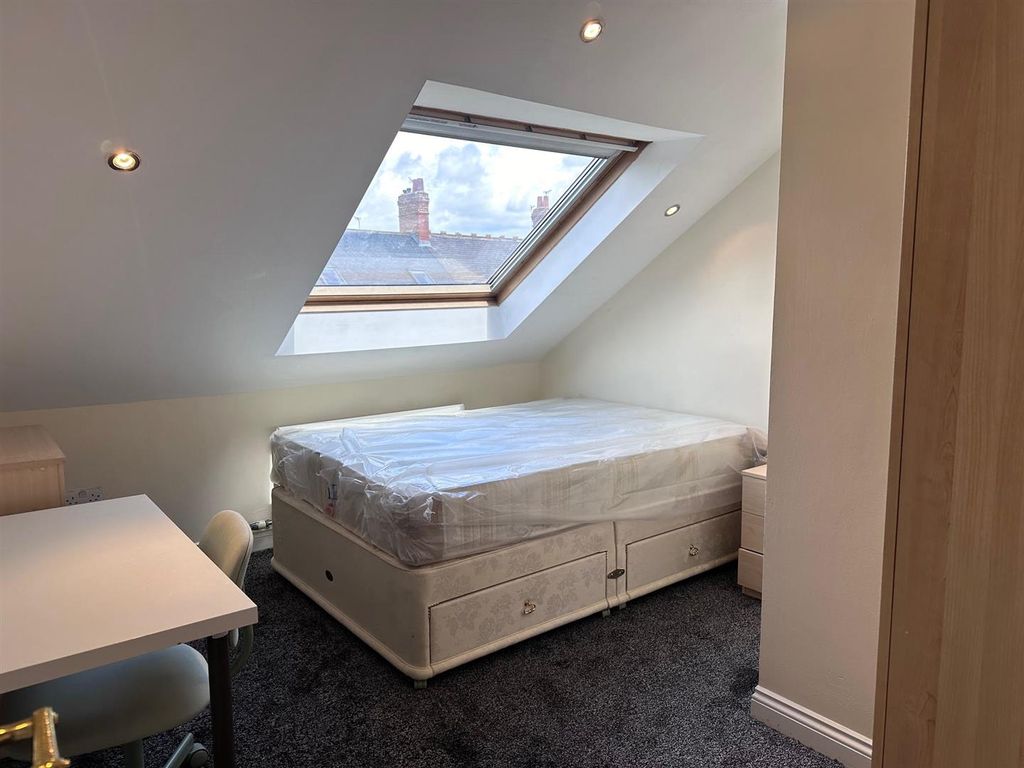 5 bed shared accommodation to rentLavender Gardens, West Jesmond, Newcastle Upon Tyne NE2 photo 4