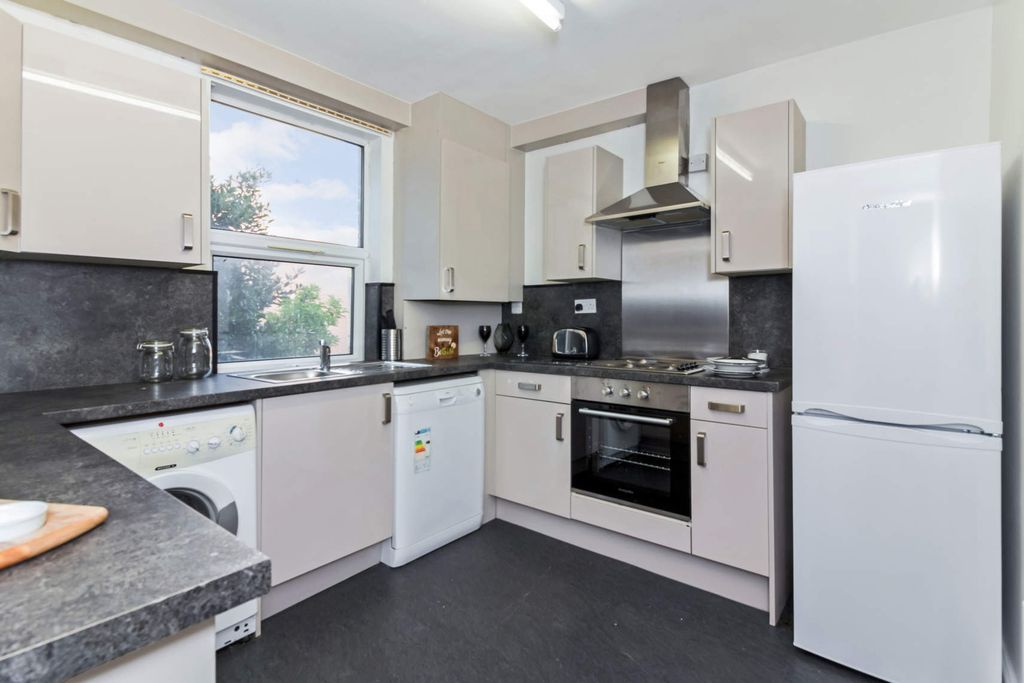 Additional image 3 of 5 bed shared accommodation to rentSt Michaels Lane, Leeds LS6