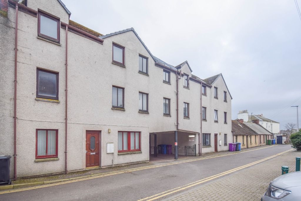 2 bed flat to rentChurch Street, Arbroath, Angus DD11