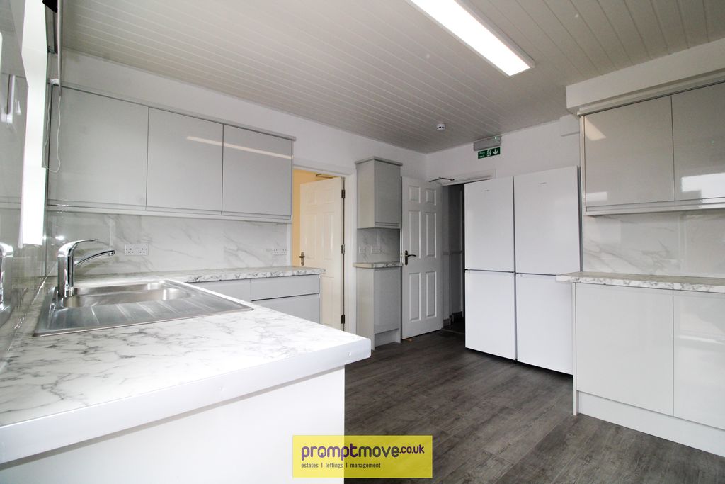 Additional image 3 of 6 bed property to rentStratford Road, Luton LU4