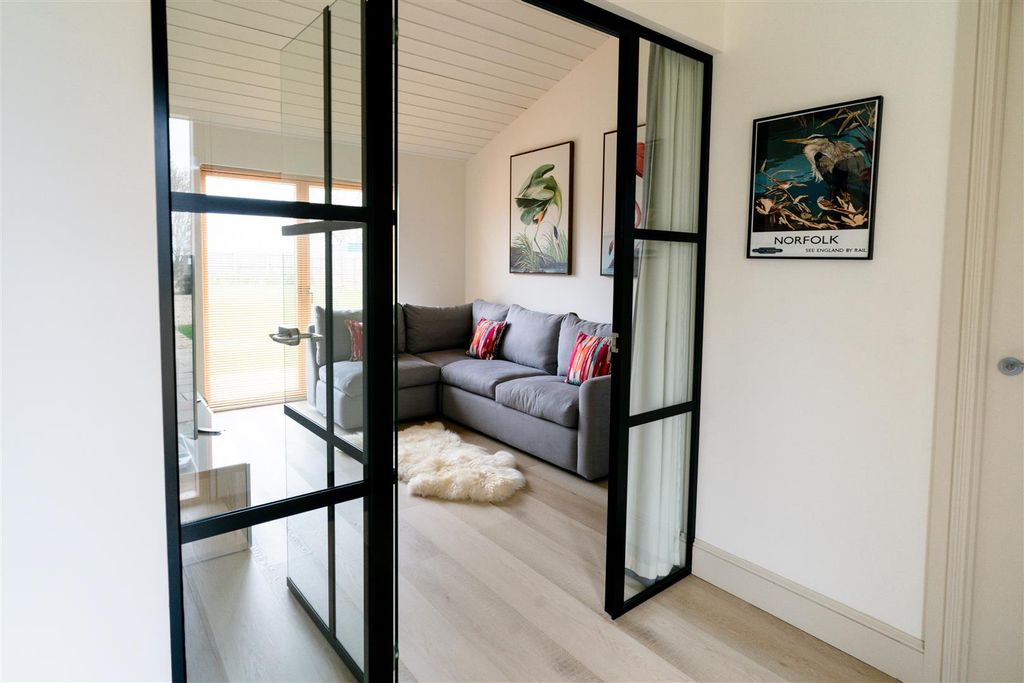 Additional image 7 of 4 bed detached bungalow to rentNewmarket Road, Stretham CB6