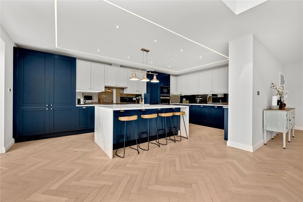 Additional image 10 of 5 bed detached house to rentThe Avenue, Ascot, Berkshire SL5