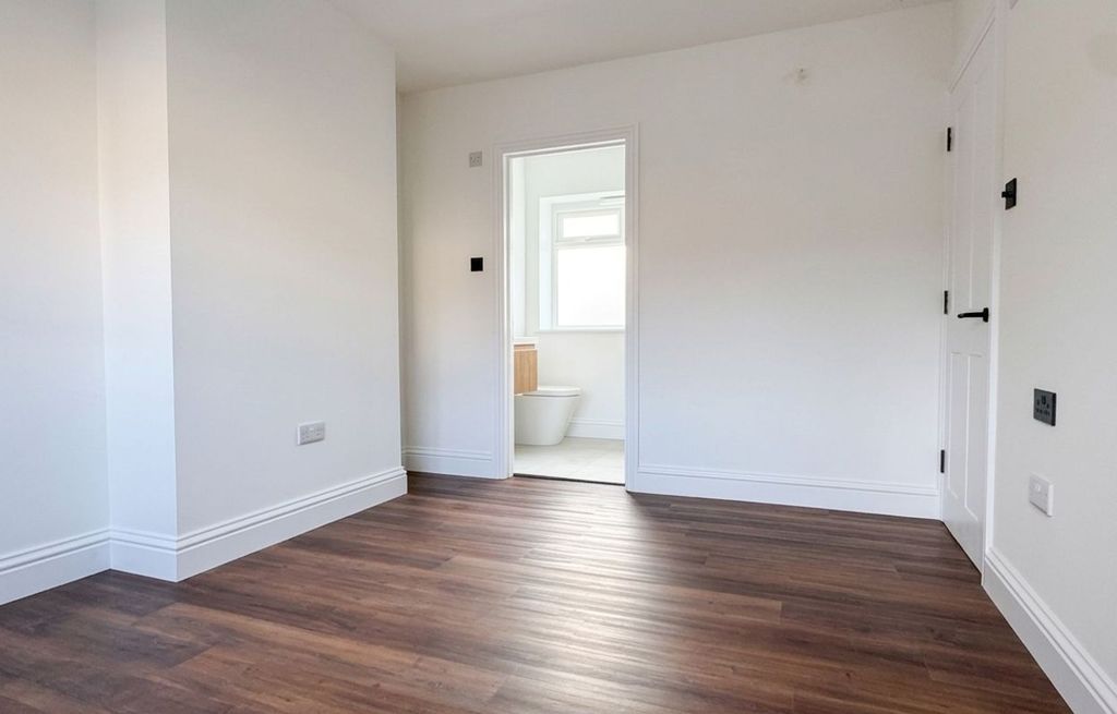Additional image 4 of 2 bed flat to rentSpringfield Road, Horsham RH12