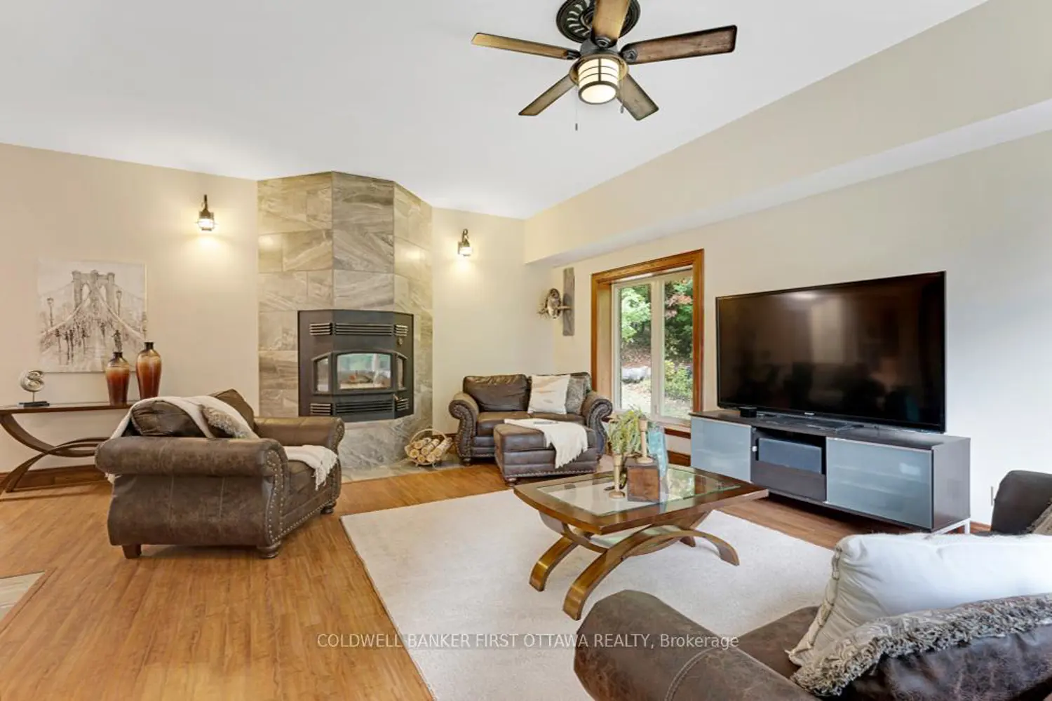 139 Sheil Drive photo 2