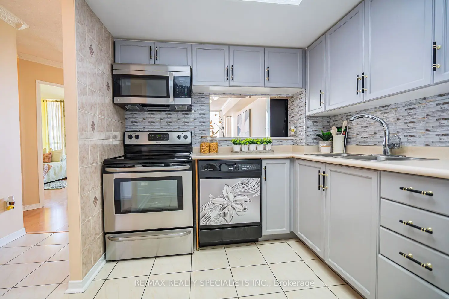 Additional image 9 of 75 King Street 703