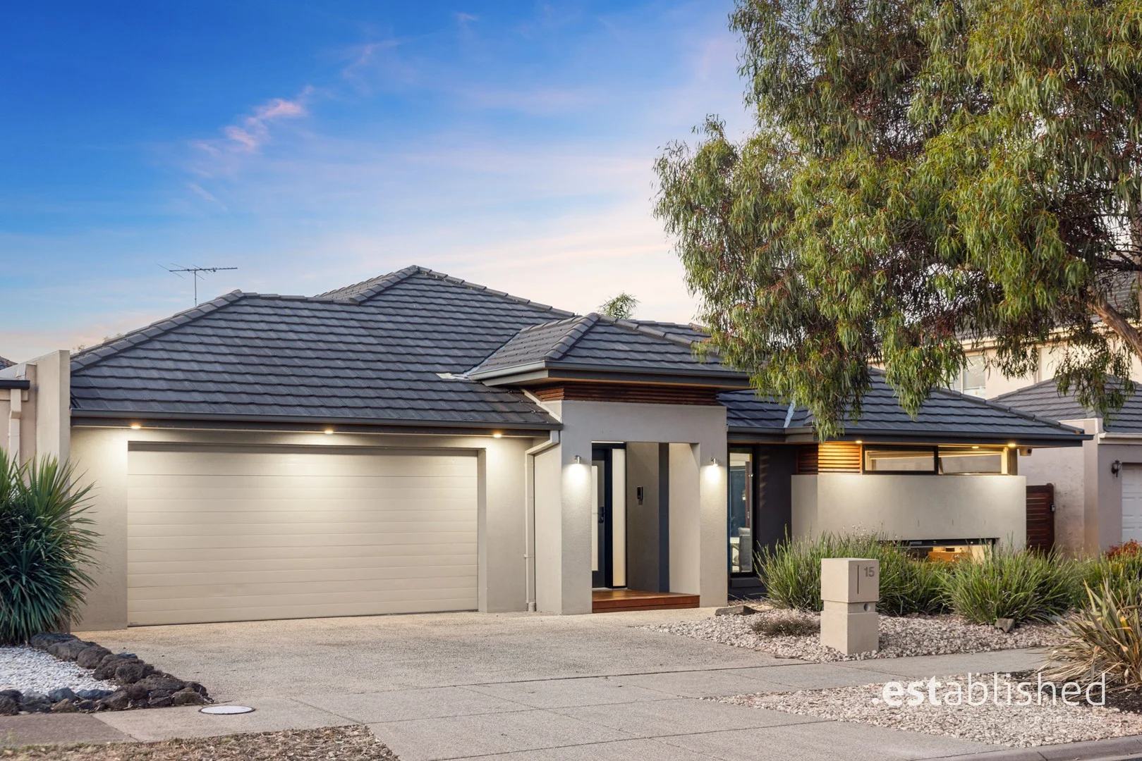 15 Morning Close, Sanctuary Lakes VIC 3030