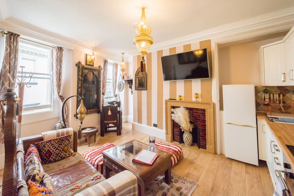 2 bed flat to rentNorth Parade, Bath BA1 photo 2
