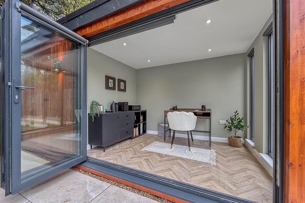 Additional image 31 of Ellenbrook Crescent