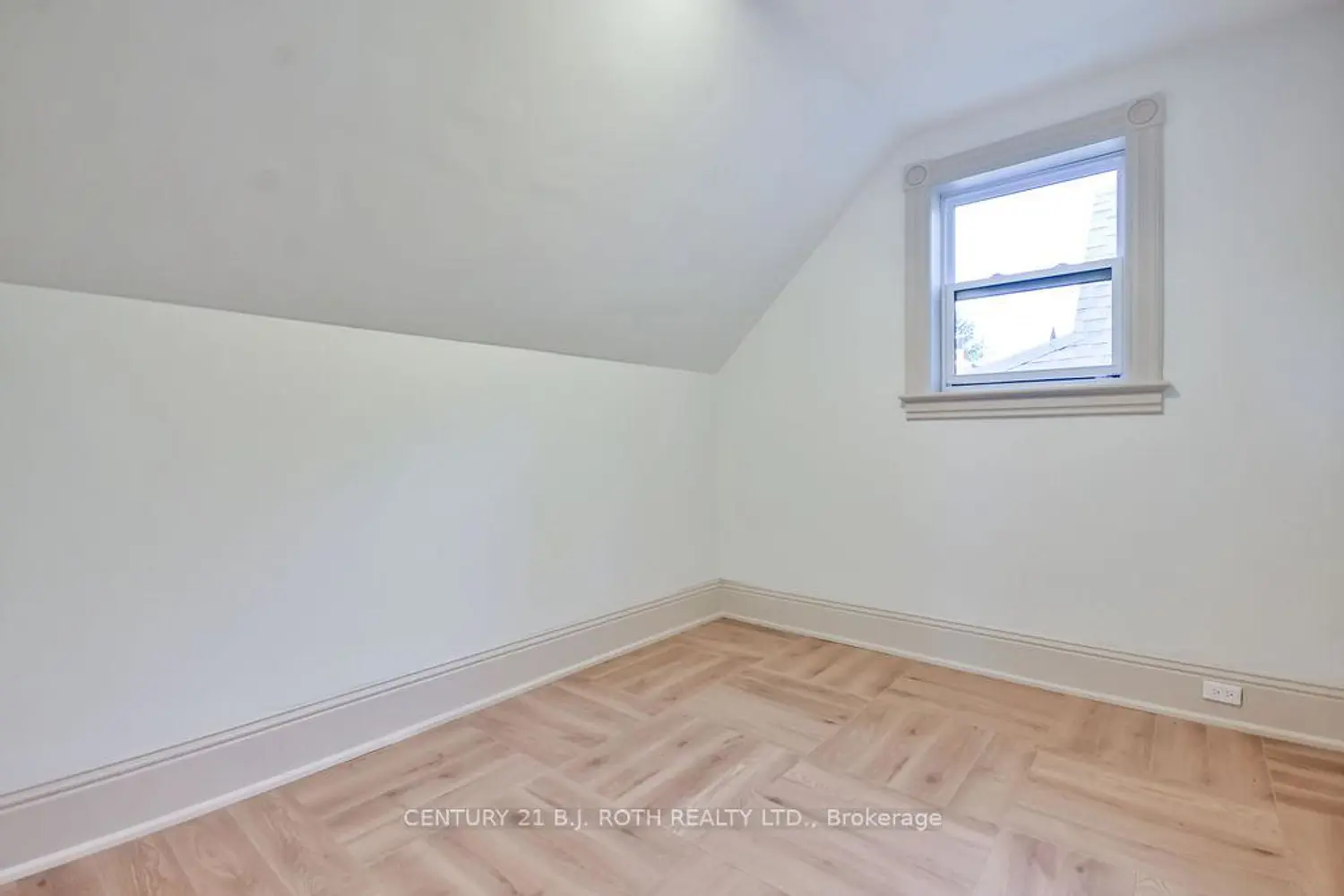 Additional image 16 of 1998 Old Barrie Road