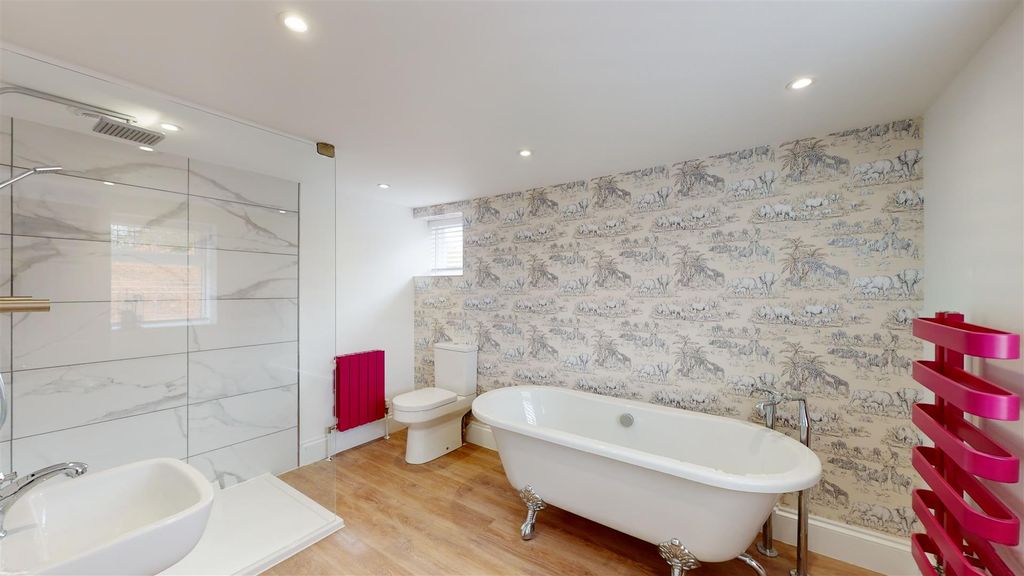 Additional image 13 of 5 bed detached house to rentGloucester Avenue, Melton Mowbray LE13