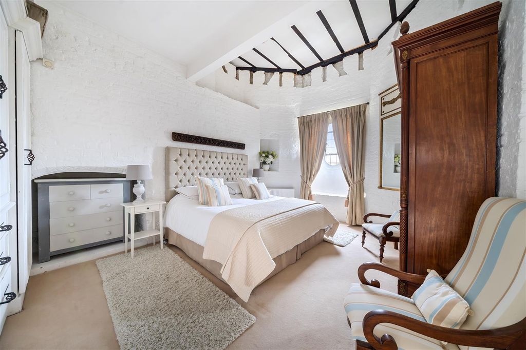 Additional image 6 of 6 bed detached house to rentPelhams Walk, Esher KT10