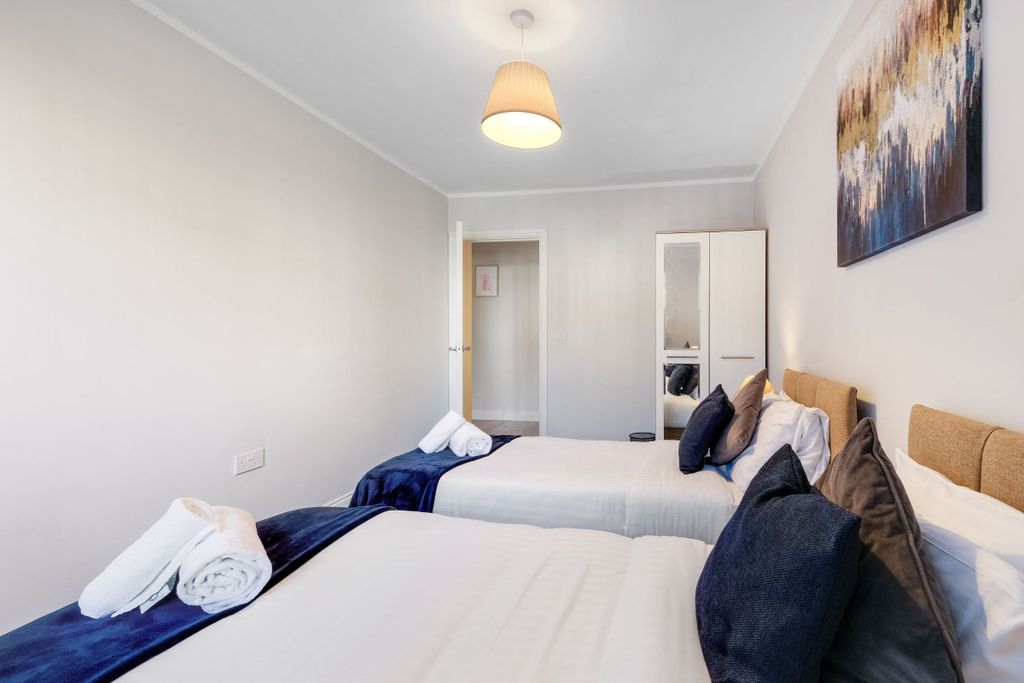 Additional image 10 of 2 bed flat to rentFlat, West Wycombe Road, High Wycombe HP12