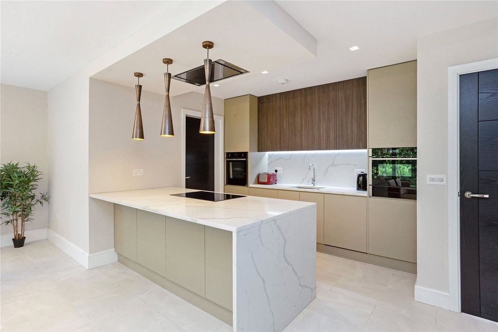 Additional image 7 of 4 bed detached house to rentRosegarth Place, Wilmslow, Cheshire SK9
