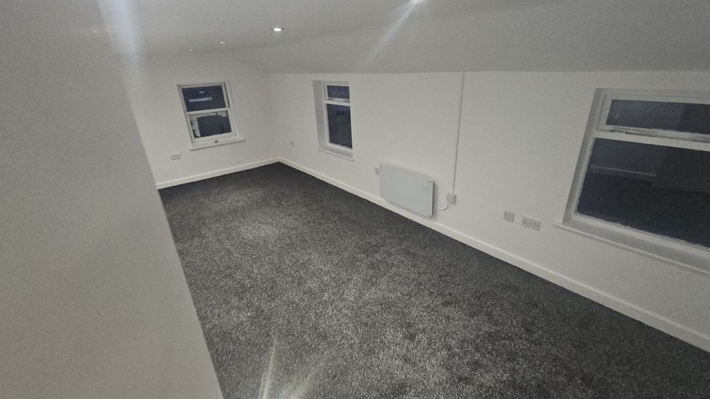 Additional image 3 of 2 bed flat to rentChapel Street, Luton LU1