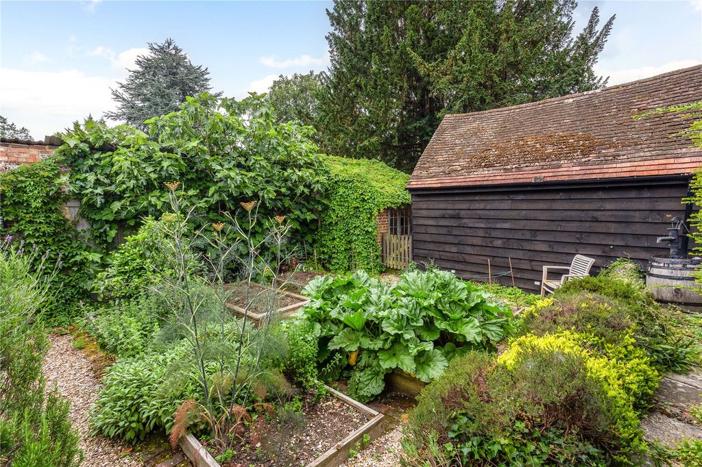 Additional image 16 of 4 bed semi-detached house to rentHenley Road, Marlow, Buckinghamshire SL7