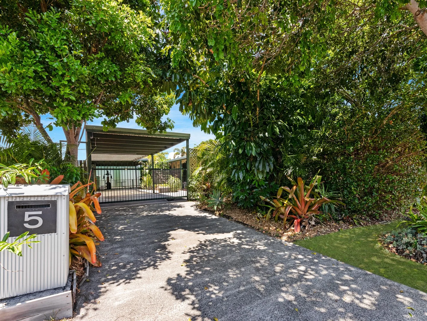 5 Sandalan Way, Urangan QLD 4655