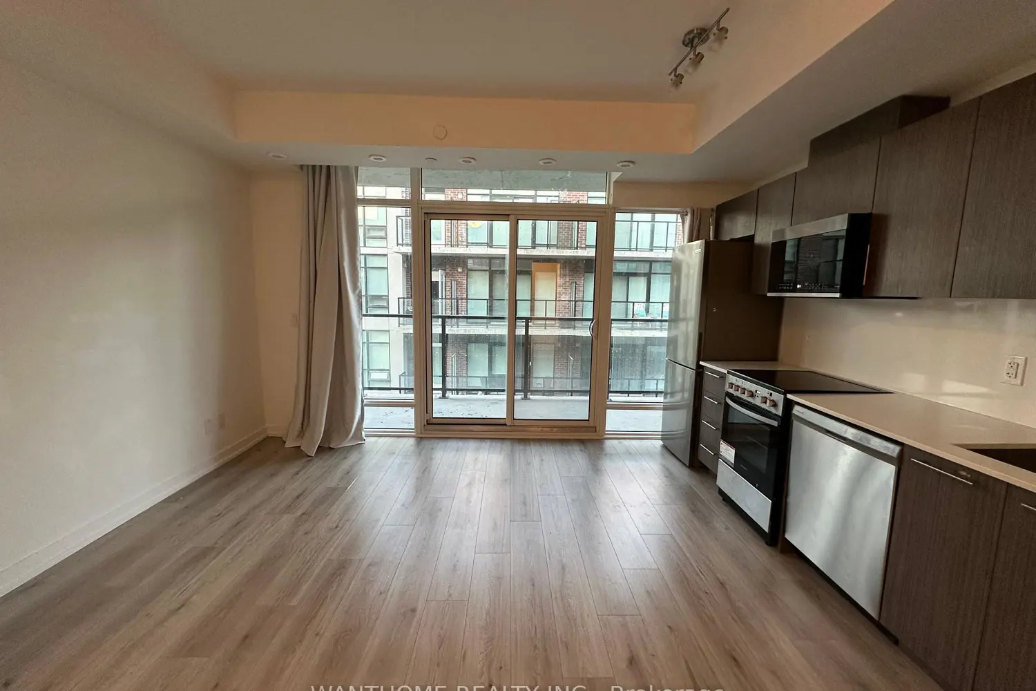 Additional image 2 of 861 Sheppard Avenue 15