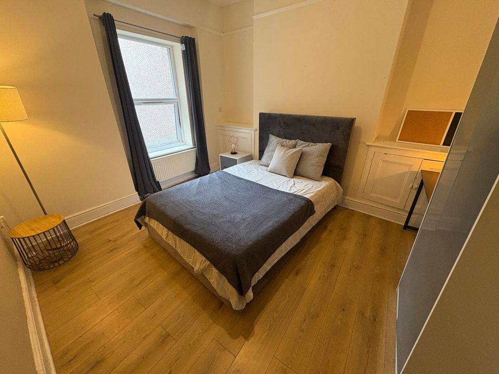 4 bed shared accommodation to rentCalvert Terrace, Swansea SA1 photo 5