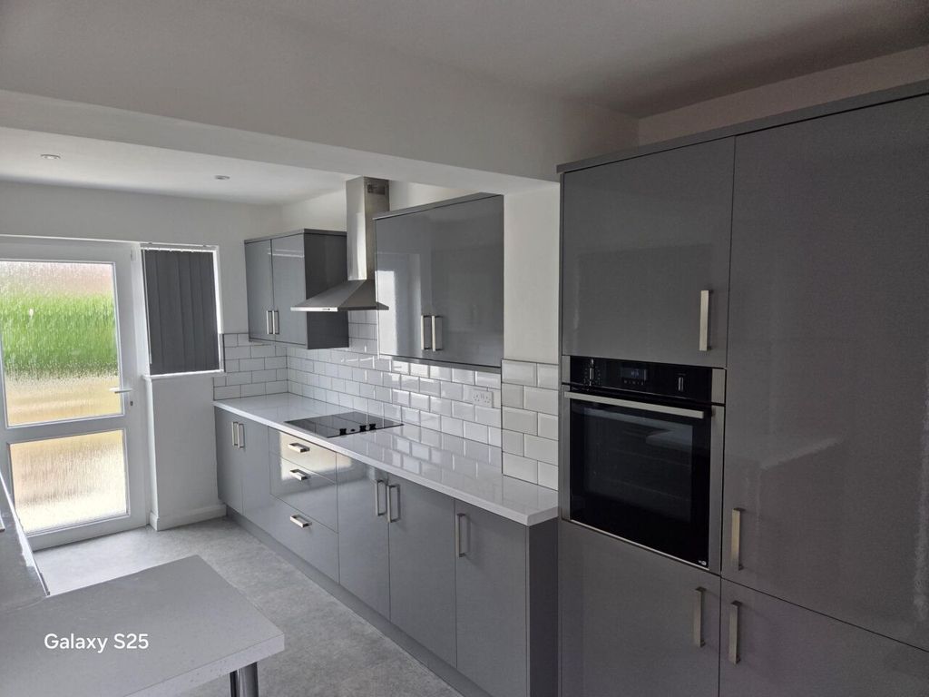 Additional image 13 of 4 bed detached house to rentFieldgate Road, Luton, Bedfordshire LU4
