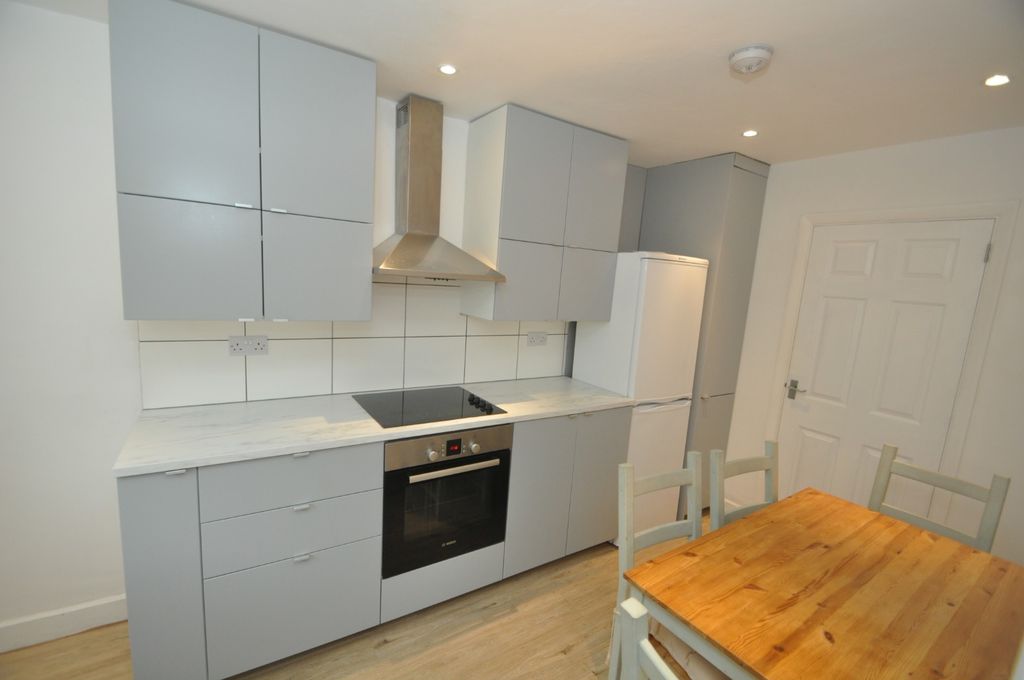 Additional image 2 of 4 bed terraced house to rentSaracen Way, Penryn TR10