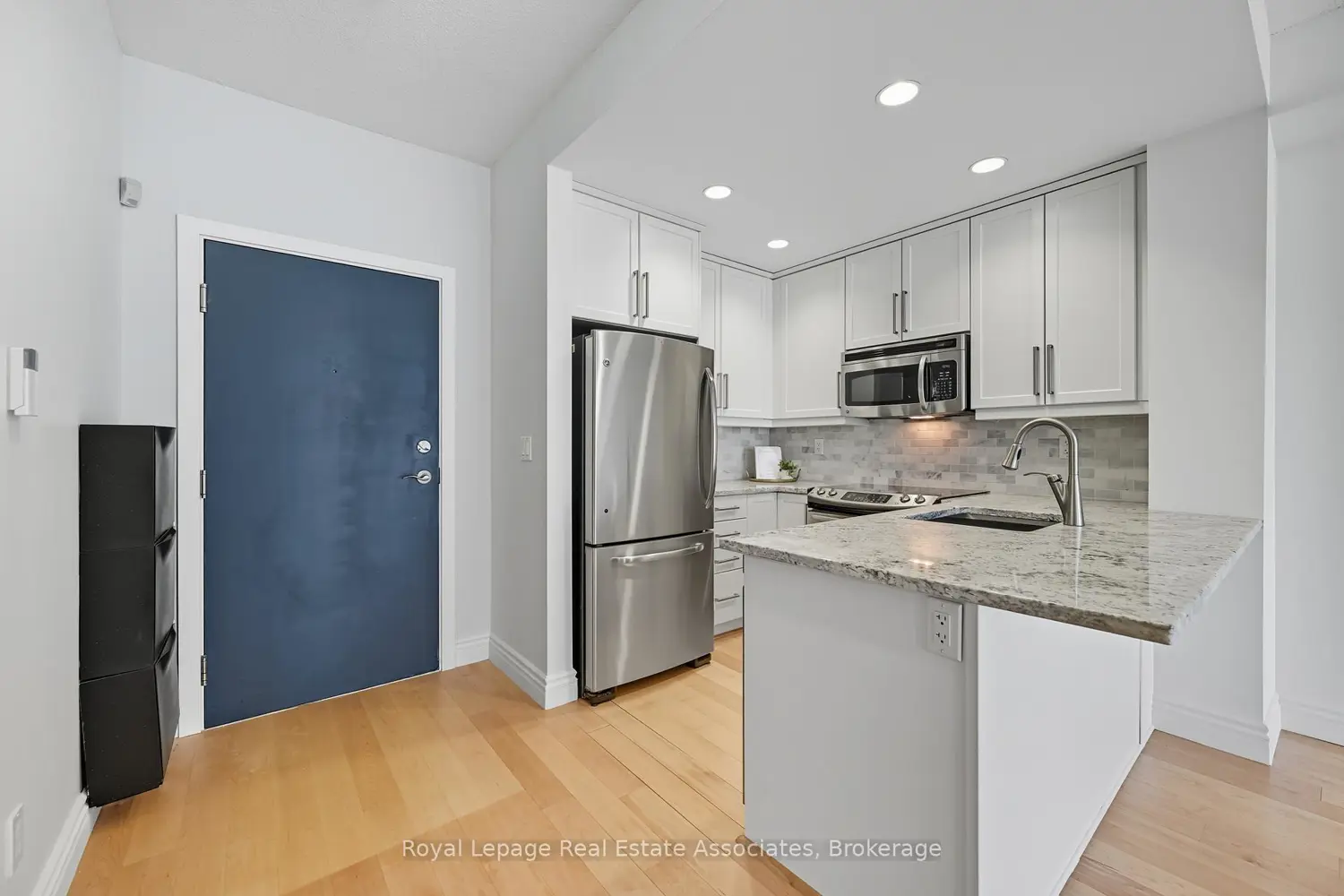 551 Maple Avenue 1407