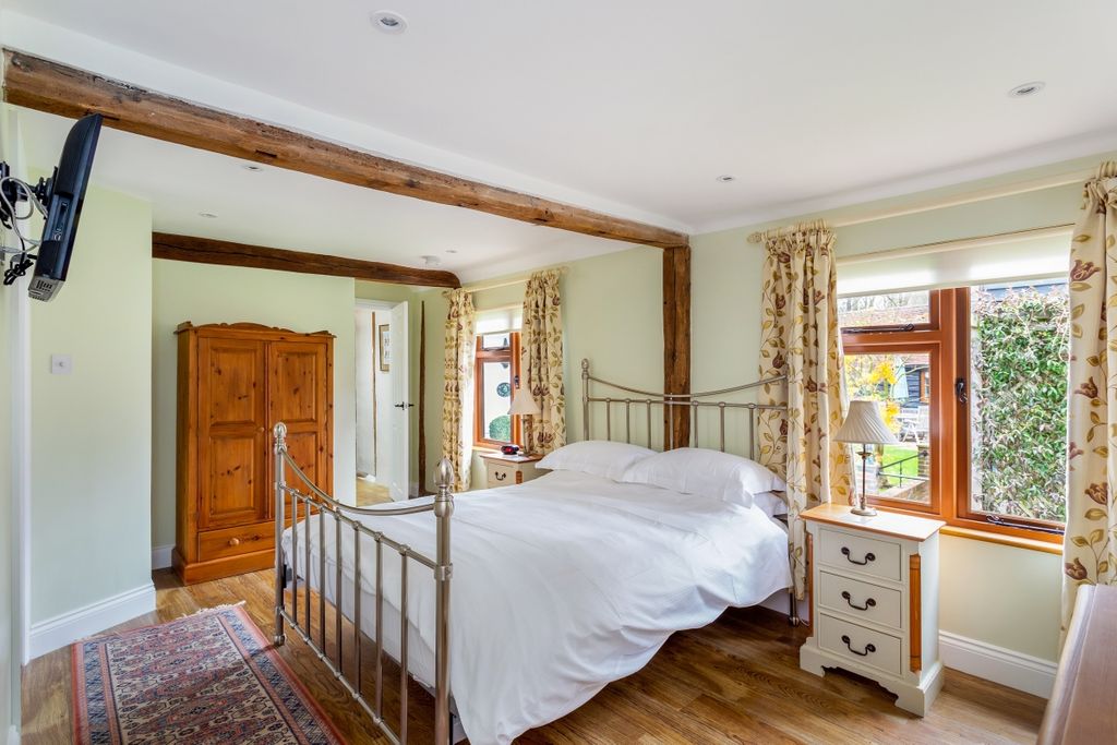 Additional image 4 of 2 bed cottage to rentKerves Lane, Horsham RH13