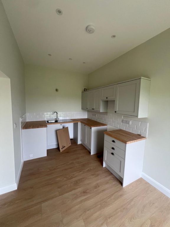 2 bed detached house to rentLlanddaniel LL60 photo 4