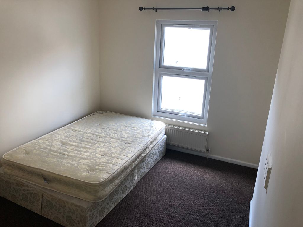 Additional image 5 of 4 bed flat to rentWellington Street, Luton LU1