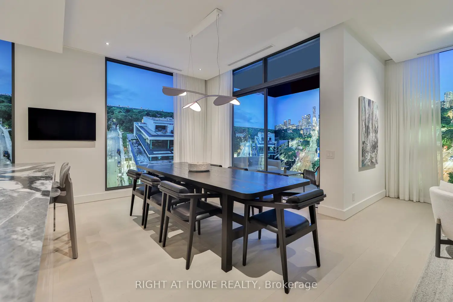 Additional image 11 of 1 Roxborough Street 403